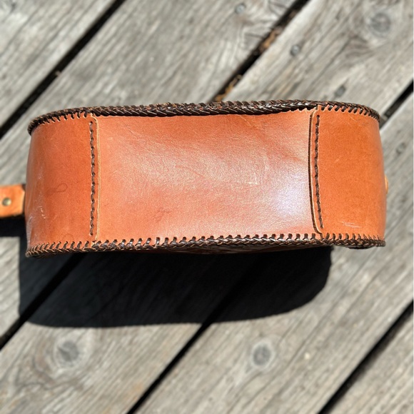 Beautiful Vintage 70s-ish Hand Tooled Leather Purse - Picture 10 of 12